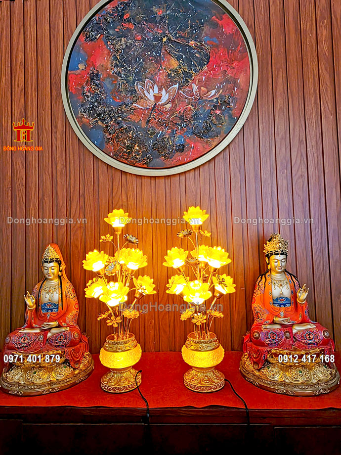 Đôi đèn lưu ly hoa sen là dòng đèn thờ cúng cao cấp tại Hoàng Gia